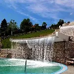 A First Class Za 4 Osobe 2 Spavace Sobe