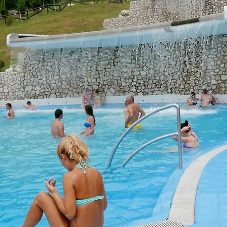 A First Class Za 4 Osobe 2 Spavace Sobe Apartman *