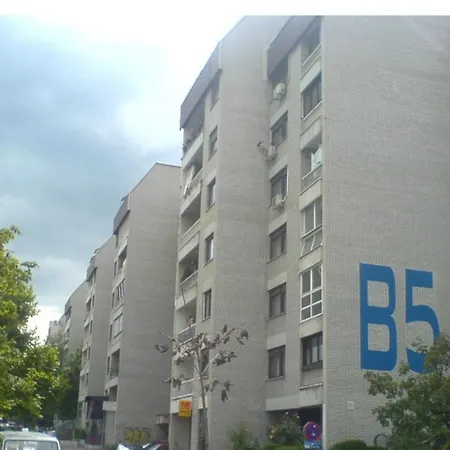 A First Class Za 4 Osobe 2 Spavace Sobe Διαμέρισμα