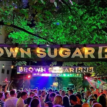 A First Class Za 4 Osobe 2 Spavace Sobe