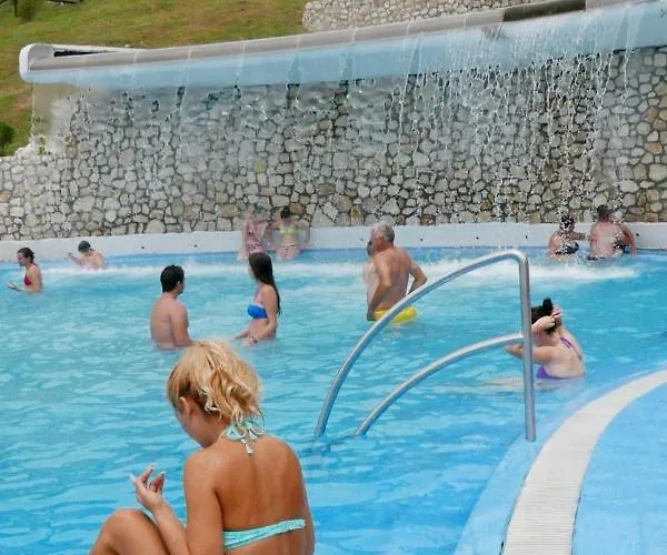 A First Class Za 4 Osobe 2 Spavace Sobe Διαμέρισμα *