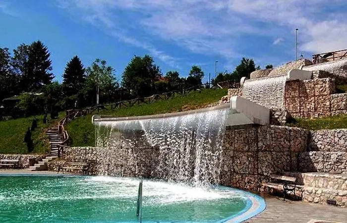 A First Class Za 4 Osobe 2 Spavace Sobe