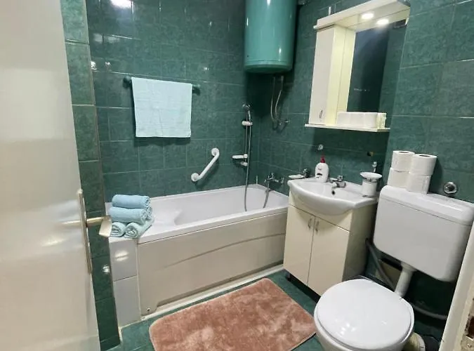 A First Class Za 4 Osobe 2 Spavace Sobe Διαμέρισμα