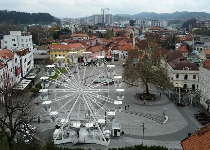 A First Class Za 4 Osobe 2 Spavace Sobe Διαμέρισμα